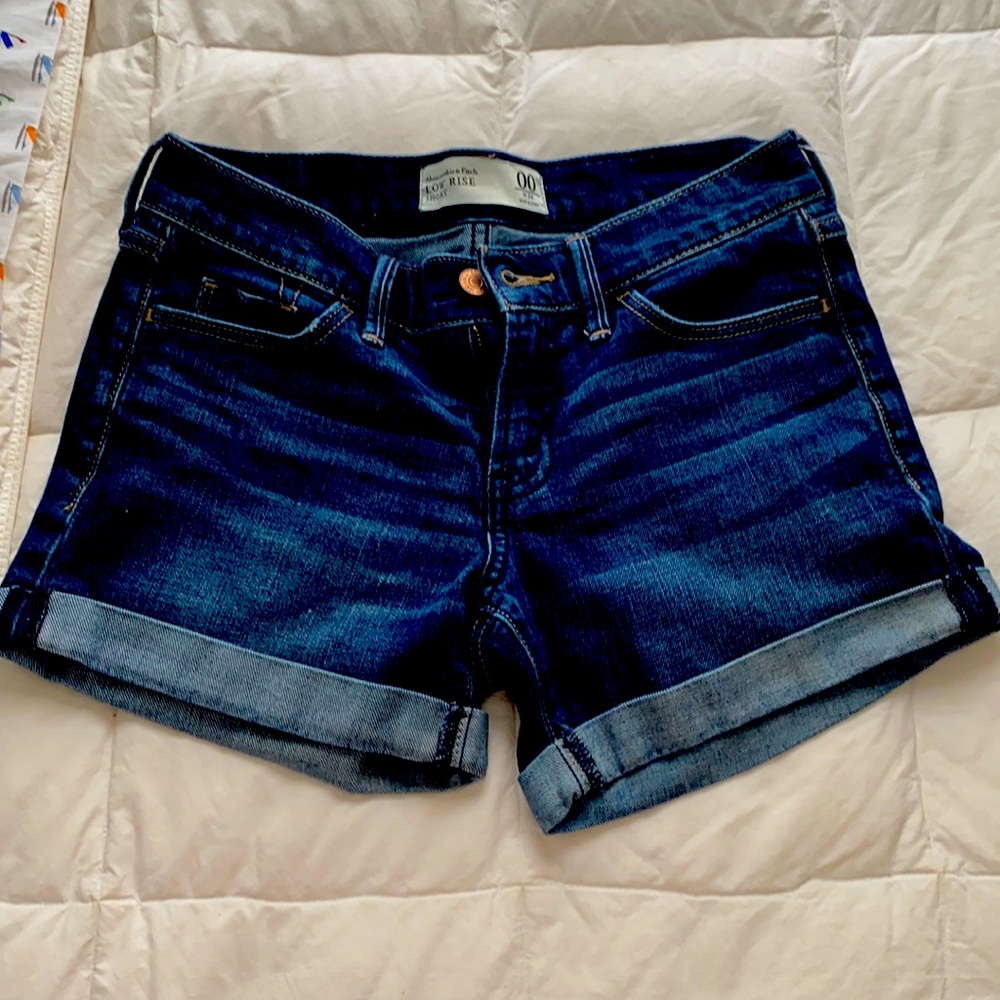 Abercrombie jeans low rise short size 00 W24